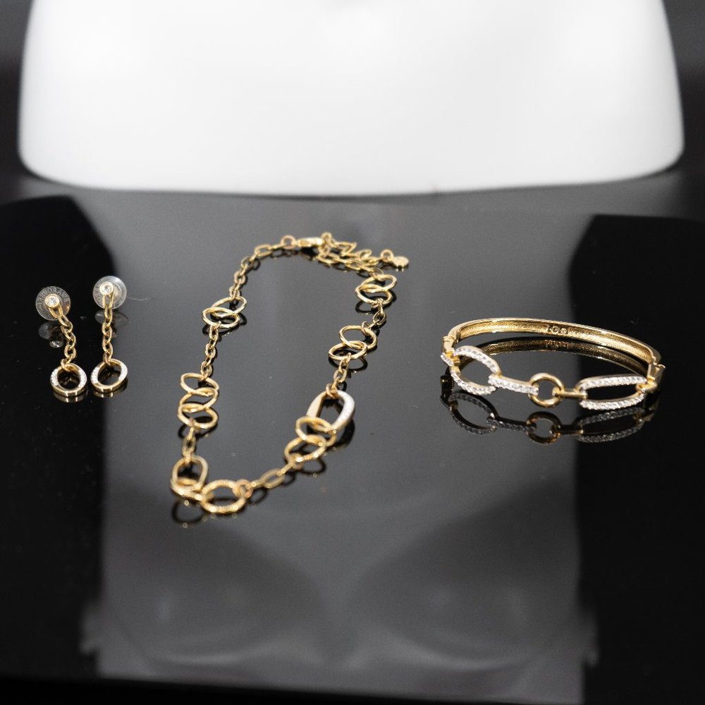 4-piece Swarovski matching set (Necklace, bracelet, earrings)